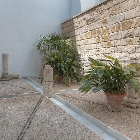 Patios Hotel *
