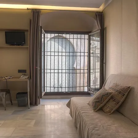 Patios Hotel *