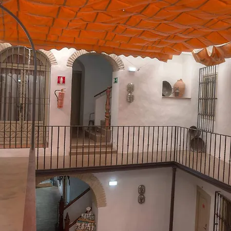 파티오스 호텔 *